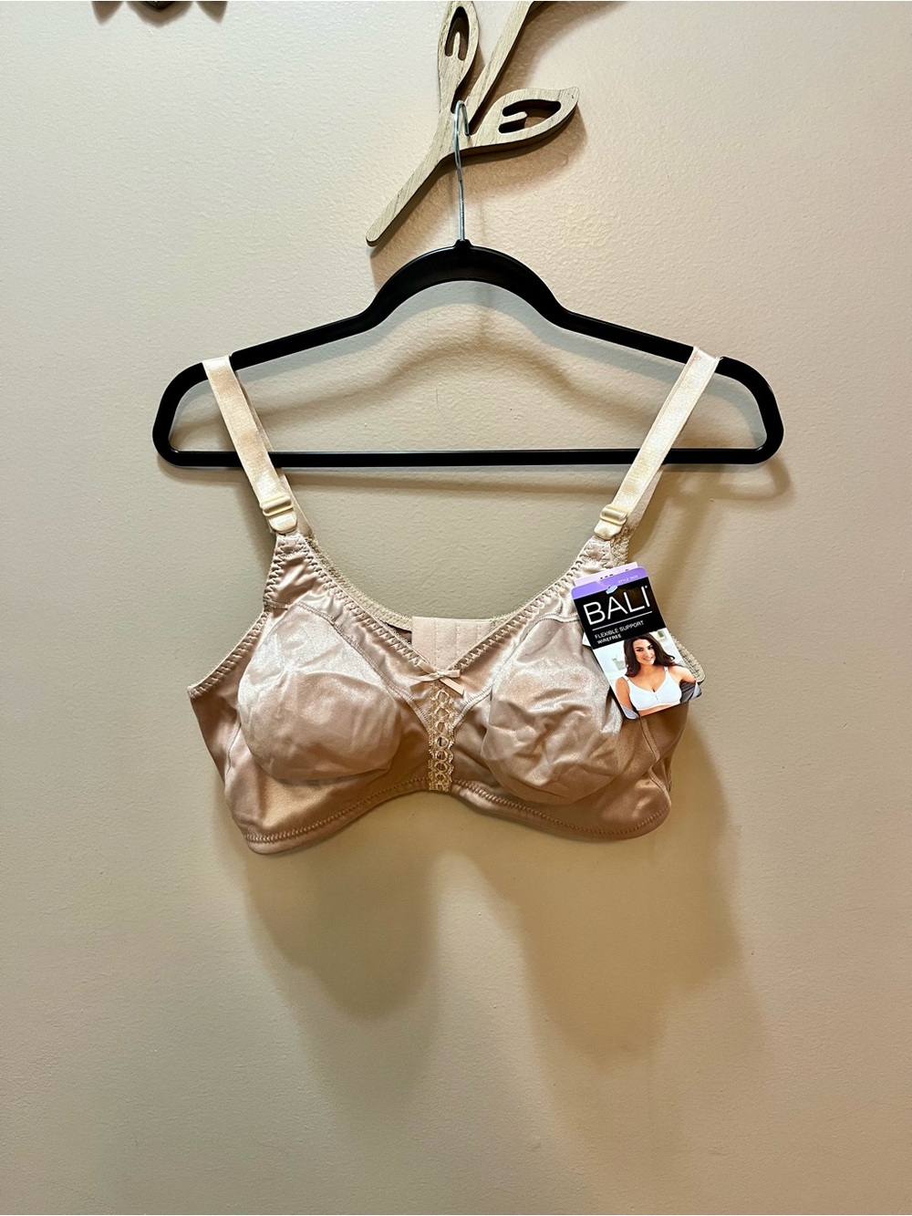 NWT Bali Flexible Support Wire-Free Bra in Light Beige Size 40D